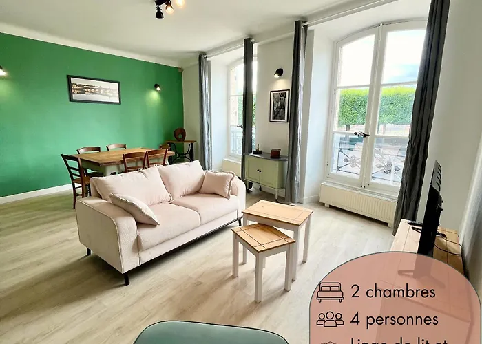 La Place Du Chateau - Vue Exceptionnelle Sur Le Chateau De Blois